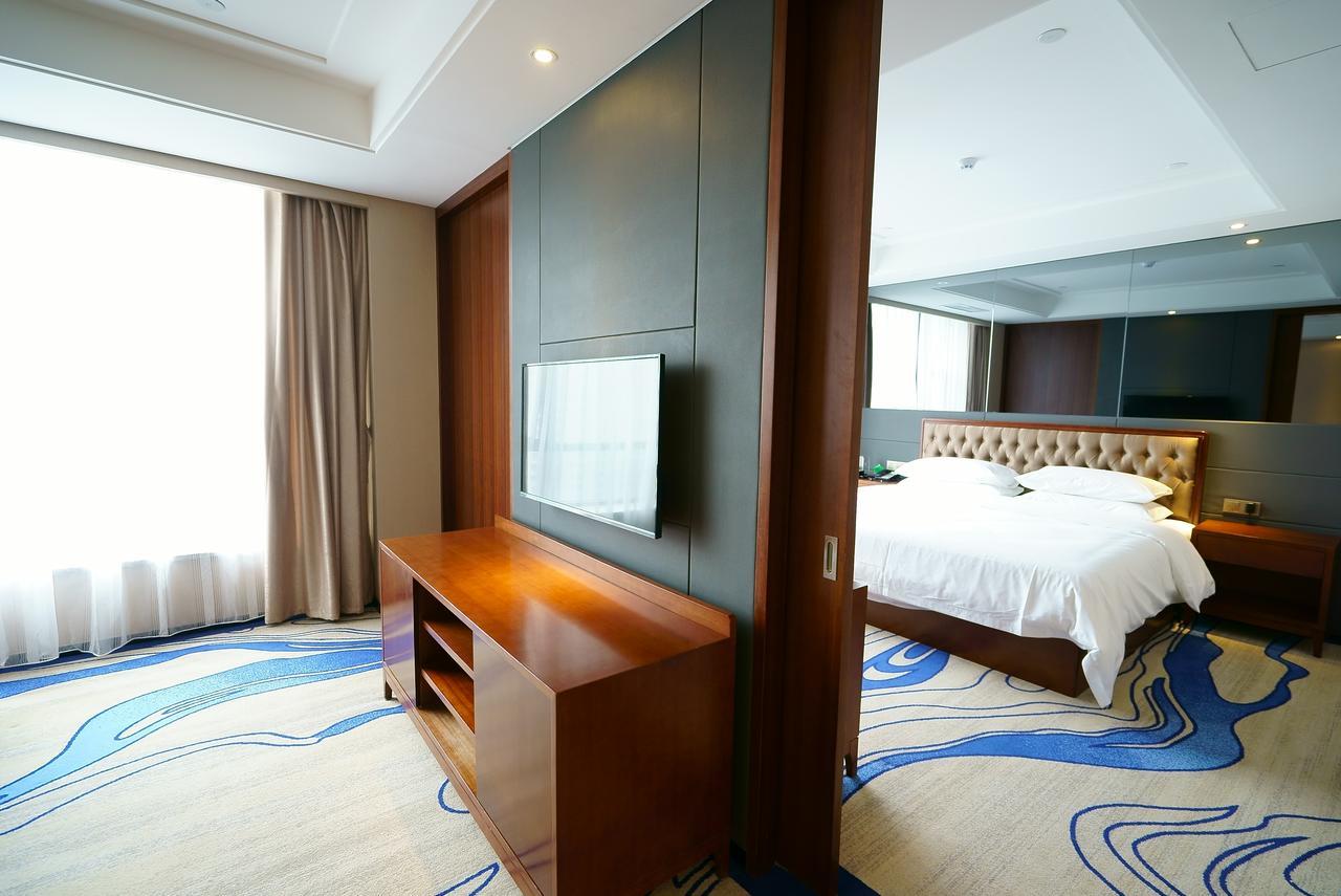 Weihai Long Yue International Hotel エクステリア 写真